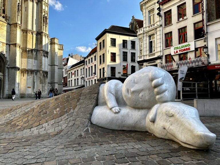 Discovering the Heartwarming White Marble Sculpture of Nello and Patrasche in Antwerp