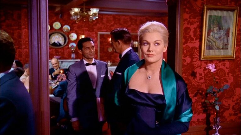 Kim Novak: Hollywood’s Enigmatic Beauty and Versatile Star