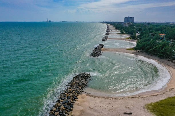 Discovering Hua Hin’s Segmented Seawalls: A Coastal Innovation