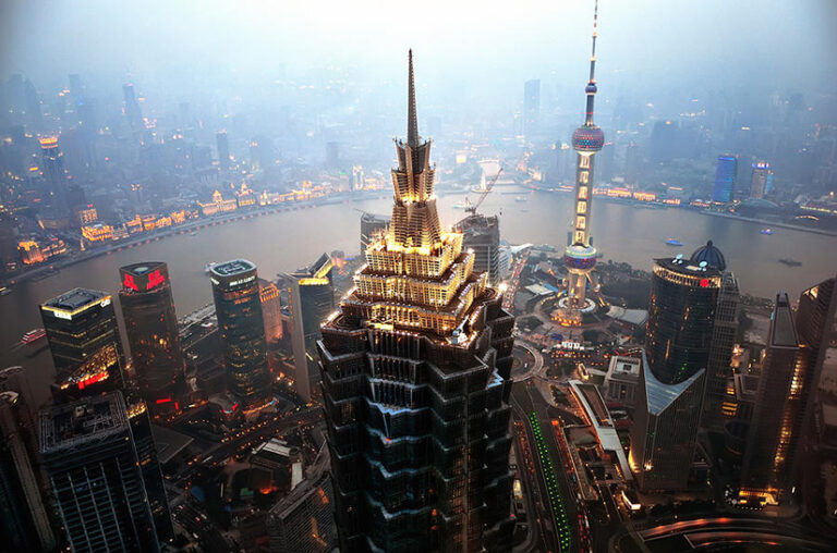 Discover the Shanghai Tower: A Marvel of Modern Engineering and Design