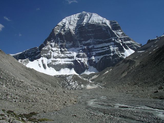 Discovering Mount Kailash: The Sacred Peak of Tibet