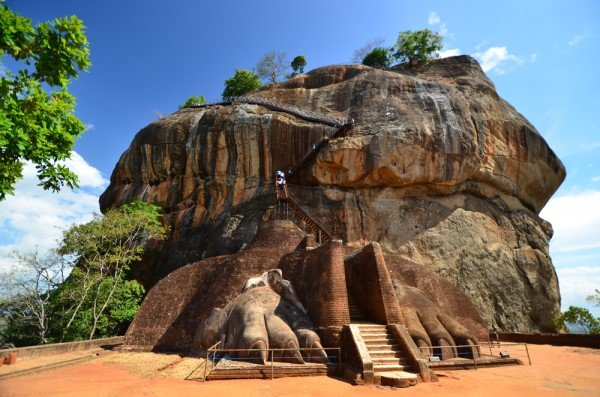 sigiriya lion paw