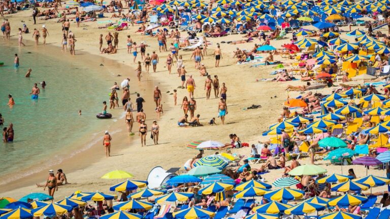 10 Most Jam-Packed Beaches in the USA